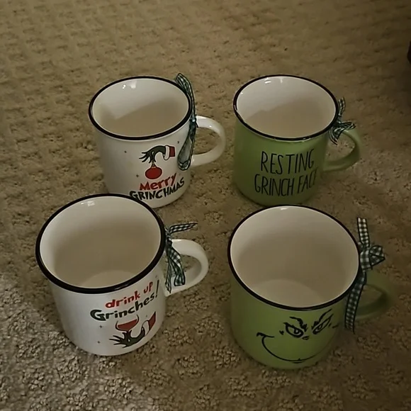 4 new mini holiday Grinch mugs - Picture 1 of 1